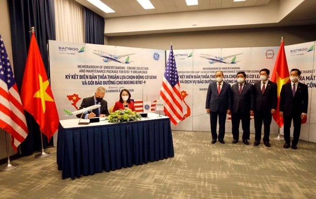 Vietnam, US companies sign multi-billion USD deal on plane engine purchase, maintenance - ảnh 1