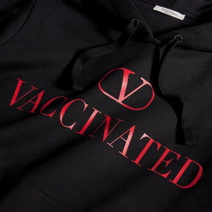 Fashion label Valentino makes 690 USD hoodie to support COVID-19 vaccine - ảnh 1