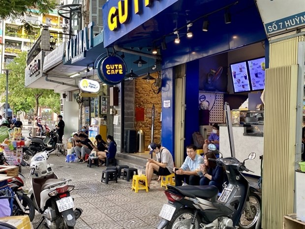 HCM City reopens dine-in service  - ảnh 1