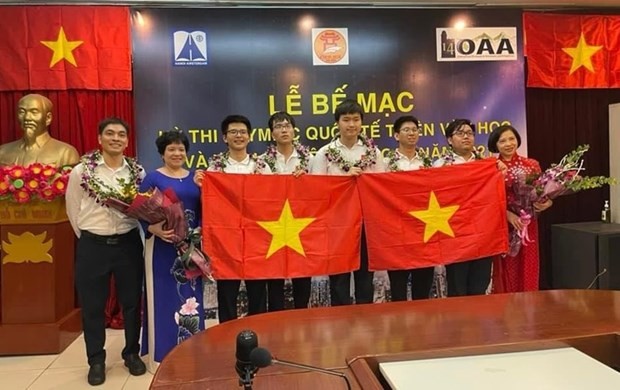 Vietnamese students win medals at Int’l Olympiad on Astronomy and Astrophysics - ảnh 1