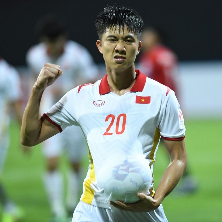 Vietnam beat Laos 2-0 in AFF Cup opener - ảnh 1
