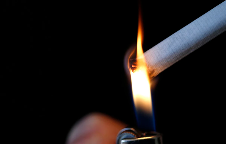 New Zealand to ban cigarette sales for future generations - ảnh 1