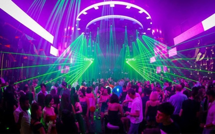HCM City to reopen bars, dance clubs from next week - ảnh 1