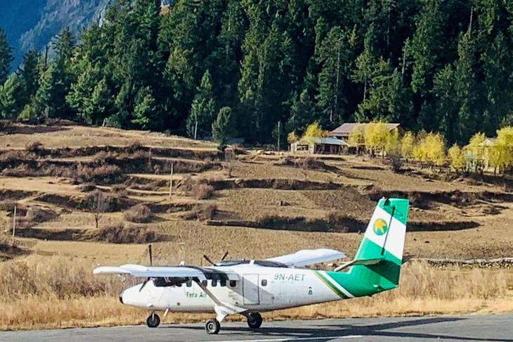 Nepal plane goes missing in bad weather with 22 on board  - ảnh 1