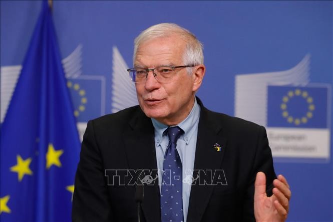 Top EU diplomat in Tehran to discuss nuclear talks - ảnh 1