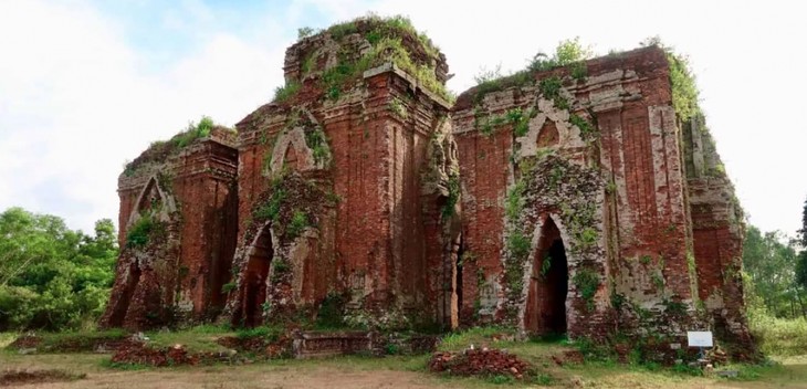 Phu Dien Cham Tower in Vietnam sets world record - ảnh 1