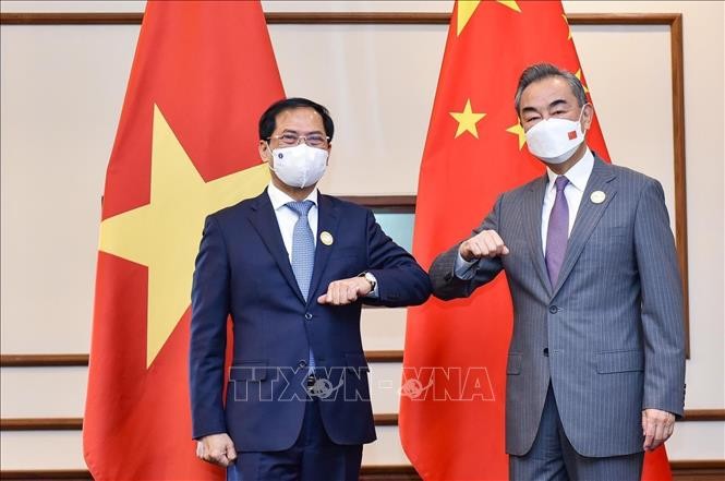 Vietnam, China relations to develop in healthy, sustainable, long-term manner  - ảnh 1