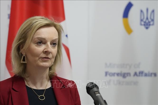 Foreign Minister Liz Truss to stand for British PM - ảnh 1