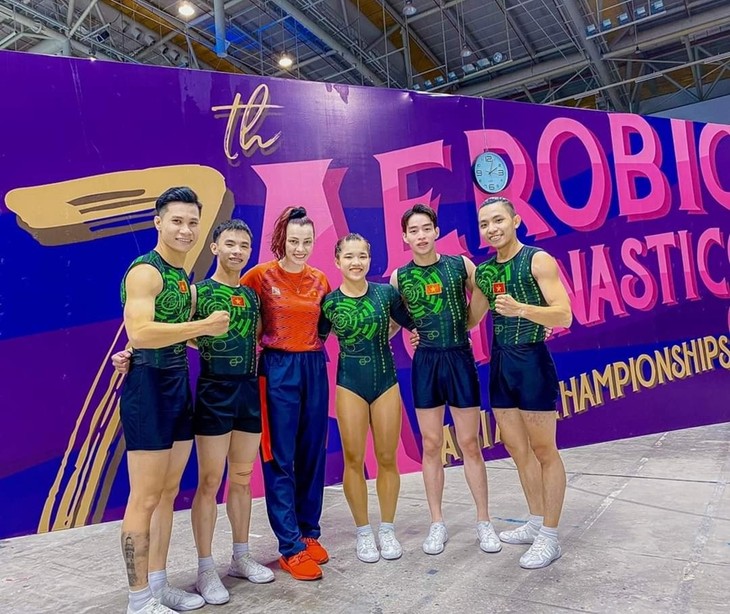 Vietnam’s aerobic gymnastics team win 5 gold medals at Asian Championships - ảnh 1