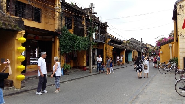 Hoi An ancient town limits cars traffic in Old Quarter area - ảnh 1