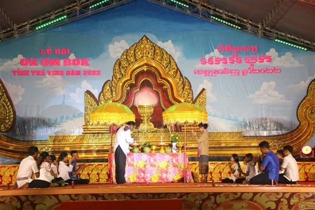 Khmer people in Tra Vinh celebrate Ok Om Bok Festival - ảnh 1