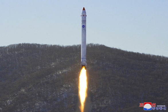 North Korea tests spy satellite - ảnh 1