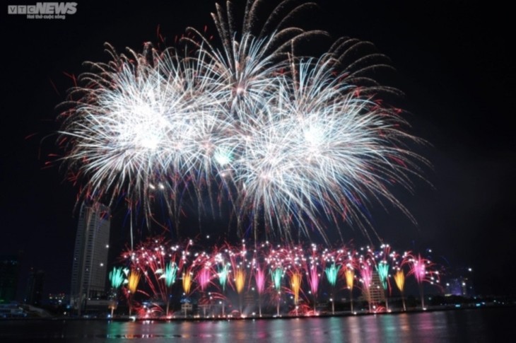Hanoi, Da Nang to welcome Lunar New Year with epic firework shows - ảnh 1