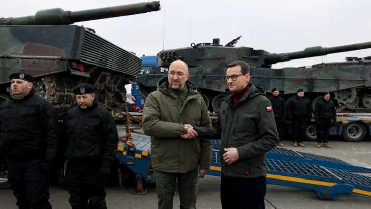 Poland delivers first Leopard tanks to Ukraine - ảnh 1