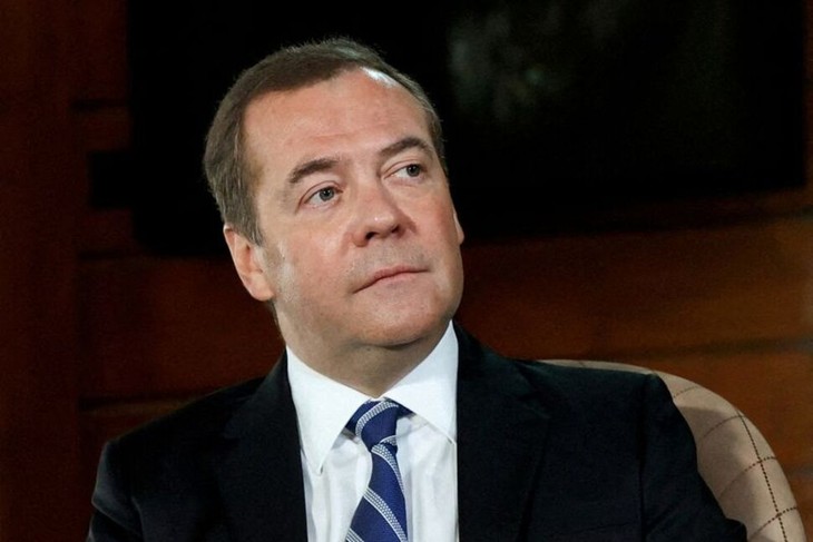 Russia's Medvedev says arms supplies to Kyiv threaten global nuclear catastrophe - ảnh 1