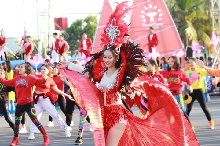 Special cultural events in Ha Long for Reunification Day and May Day  - ảnh 1