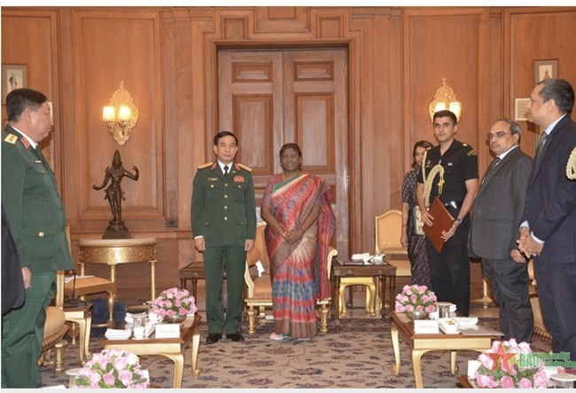 Defense Minister meets Indian President - ảnh 1