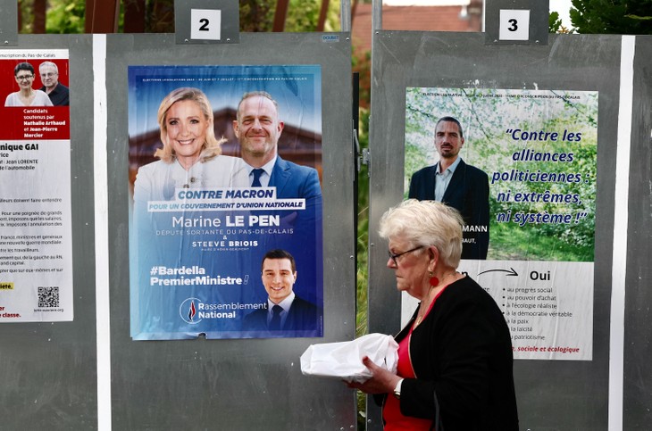 France to vote in election that could put far right in government - ảnh 1