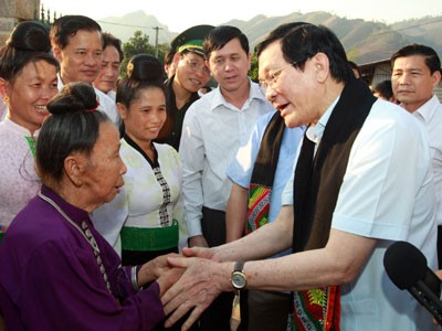 ประธานแห่งรัฐTrương Tấn Sang แลกเปลี่ยนข้อราชการในจังหวัดSơn La - ảnh 1