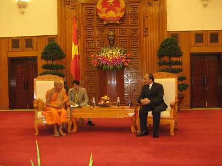 รองนายกรัฐมนตรี Nguyễn Xuân Phúc ให้การต้อนรับคณะผู้แทนพุทธศาสนากัมพูชา - ảnh 1