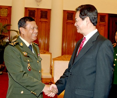 นายกรัฐมนตรีเวียดนามให้การต้อนรับพลเอกเนียงพัธรัฐมนตรีช่วยว่าการกระทรวงกลาโหมกัมพูชา - ảnh 1