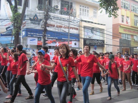 มีสมาชิกกองเยาวชนและประชาชน๗พันคนเข้าร่วมยุทธนาการ“ฉันรักกรุงฮานอย” - ảnh 1