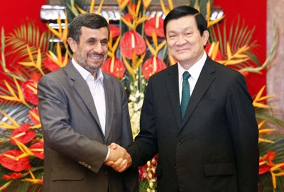 ผู้นำพรรค รัฐ และรัฐภาเวียดนามให้การต้อนรับประธานาธิบดีอิหร่าน มาห์มุด อาห์มาดีเ - ảnh 2