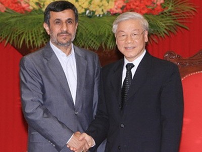 ผู้นำพรรค รัฐ และรัฐภาเวียดนามให้การต้อนรับประธานาธิบดีอิหร่าน มาห์มุด อาห์มาดีเ - ảnh 1