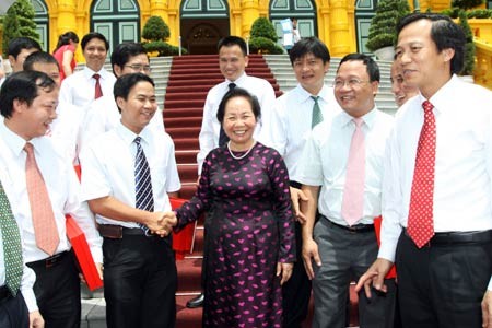 รองประธานประเทศเวียดนามNguyễn Thị Doanให้การต้อนรับคณะผู้แทนนักธุรกิจ๓ภาค - ảnh 1