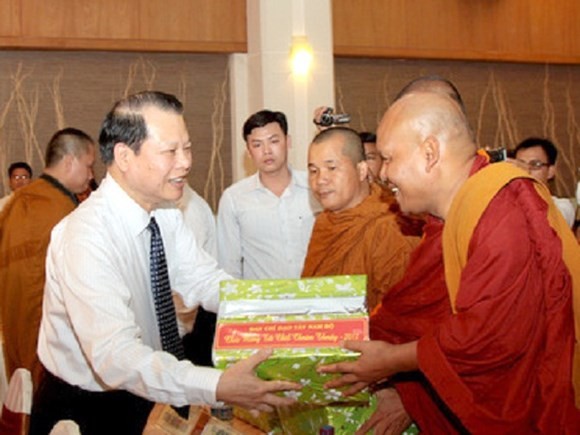  รองนายกรัฐมนตรีVũ Văn Ninhอวยพรชนเผ่าเขมรภาคใต้เวียดนามในโอกาสเทศกาลจลชะนัมทะไม - ảnh 1