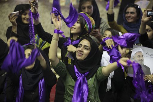 การเลือกตั้งประธานาธิบดีอิหร่าน เหล้าเก่าในขวดใหม่ - ảnh 1