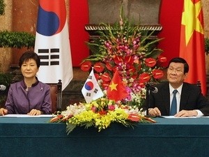 ประธานาธิบดีสาธารณรัฐเกาหลีเสร็จสิ้นการเยือนเวียดนามด้วยผลสำเร็จอย่างงดงาม - ảnh 1