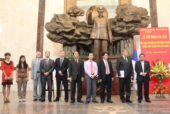 พิพิธภัณฑ์โฮจิมินห์รับมอบเอกสารประวัติศาสตร์เกี่ยวกับความสัมพันธ์ระหว่างเวียดนามกับรัสเซีย - ảnh 1