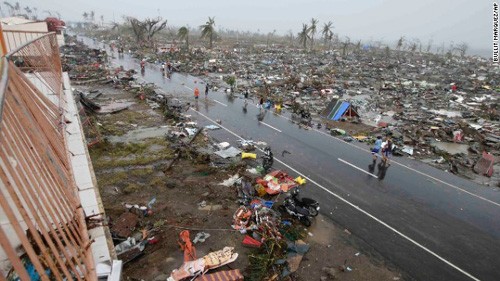 นานาชาติช่วยเหลือประเทศฟิลิปปินส์แก้ไขผลเสียหายจากพายุไต้ฝุ่นไห่เยี่ยน - ảnh 1
