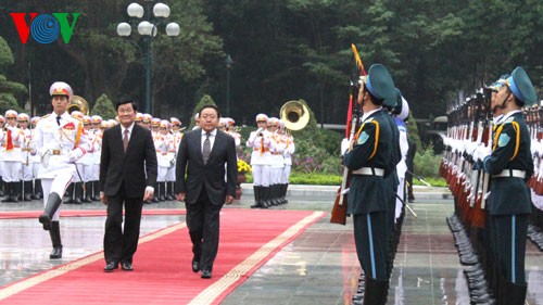ประธานาธิบดีมองโกเลีย ท่านซาคีอากีอิน เอลเบกดอร์ชเดินทางมาเยือนเวียดนามอย่างเป็นทางการ - ảnh 1