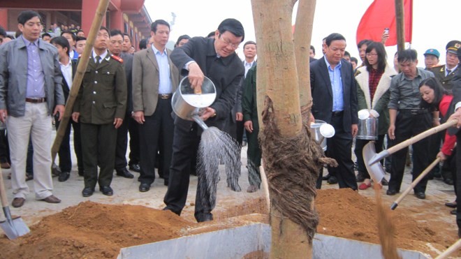ประธานประเทศเปิดการรณรงค์ตรุษเต๊ตปลูกต้นไม้ที่จังหวัดแทงฮว้า - ảnh 1