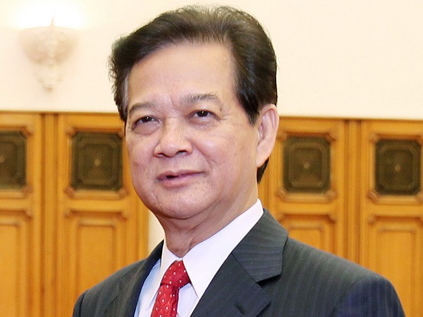 ท่านเหงวียนเติ้นหยุงนายกรัฐมนตรีเวียดนามให้การต้อนรับเอกอัครราชทูตยูเออีและพม่า - ảnh 1