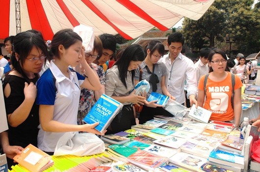 วันหนังสือเวียดนาม– ส่งเสริมประชาชนทุกคนอ่านหนังสือ - ảnh 1