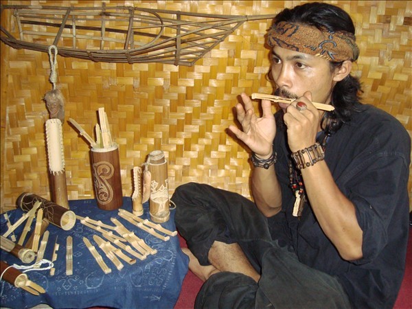 การินดิง เครื่องดนตรีที่อนุรักษ์เอกลักษณ์วัฒนธรรมของอินโดนีเซีย - ảnh 1