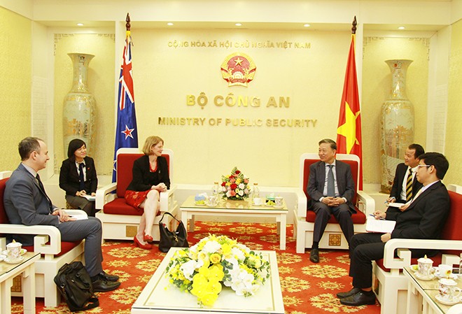 Министр общественной безопасности То Лам принял посла Новой Зеландии во Вьетнаме - ảnh 1