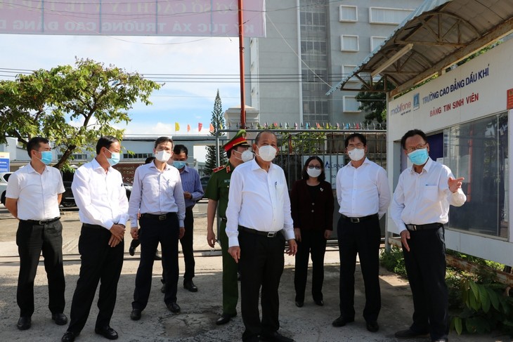 Вице-премьер Чыонг Хоа Бинь проверил эпидемиологическую ситуацию в провинции Бариа-Вунгтау - ảnh 1