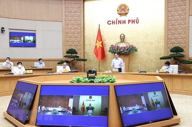Премьер-министр Фам Минь Тинь: нужно в кратчайшие сроки начать производить вакцины против COVID-19 - ảnh 1