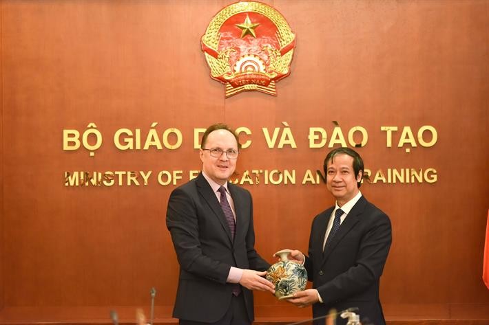 РФ отдает первоочередной приоритет сотрудничеству с Вьетнамом в сфере образования и подготовки кадров - ảnh 1