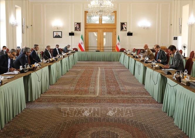 Представители Ирана и ЕС обсудят возможность возобновления ядерных переговоров - ảnh 1