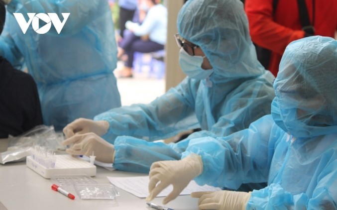 За последние сутки во Вьетнаме зарегистрировано 4.892 случая заражения коронавирусом - ảnh 1