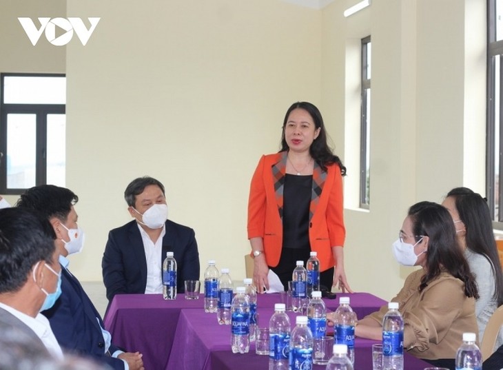 Вице-президент Вьетнама разделила трудности, с которыми столкнулись граждане в провинции Куангбинь - ảnh 1
