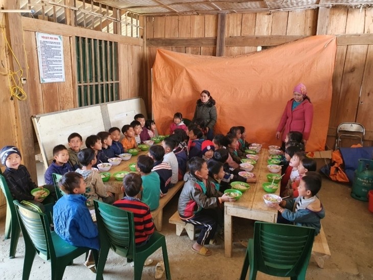 Горячие обеды как выражение любви к школьникам в горной провинции Баккан - ảnh 2