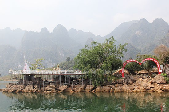 “Морское озеро Куиньняй” - поэтическое туристическое направление в Северо-Западном регионе Вьетнама  - ảnh 2
