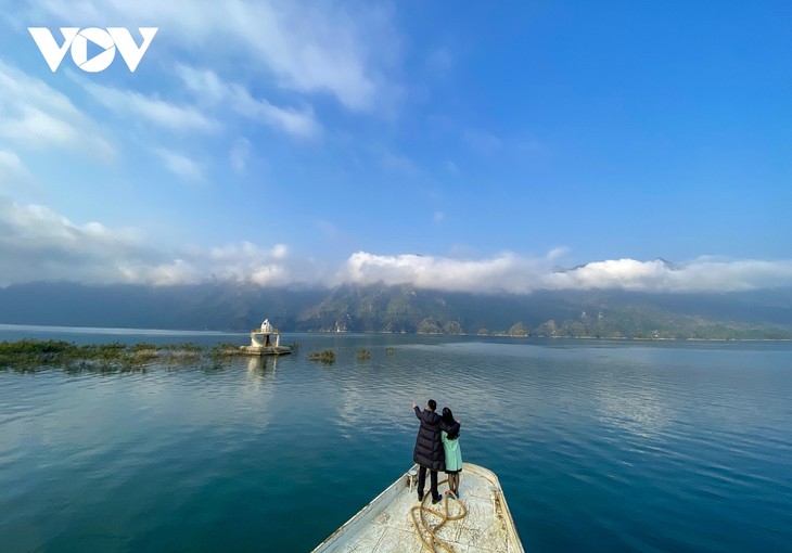 “Морское озеро Куиньняй” - поэтическое туристическое направление в Северо-Западном регионе Вьетнама  - ảnh 1