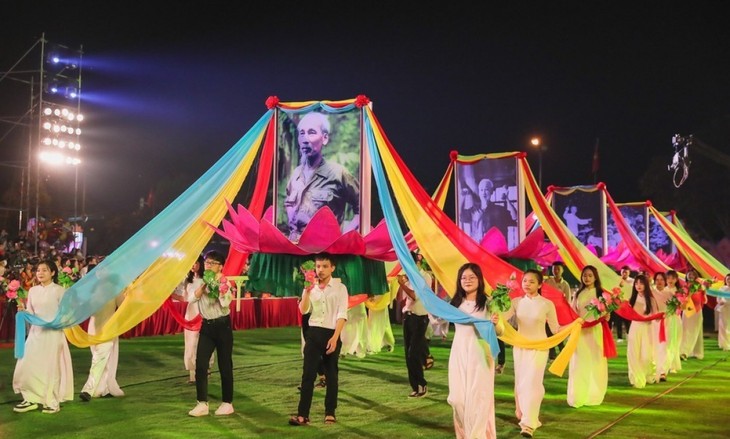В провинции Нгеан открылся фестиваль деревни Лангшен - ảnh 1